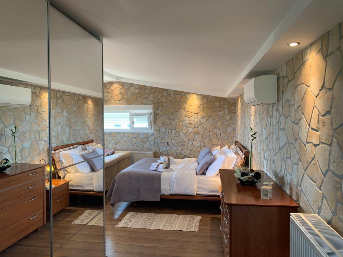 Апартаменты Doormat# Wait 'N Sea, Jacuzzi, Luxury Stone House Эпаноми Экстерьер фото