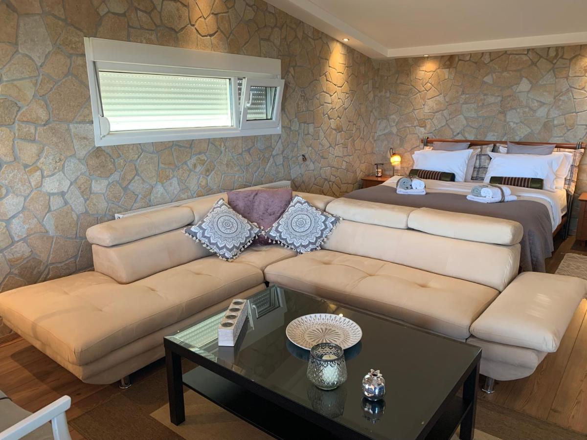 Апартаменты Doormat# Wait 'N Sea, Jacuzzi, Luxury Stone House Эпаноми Экстерьер фото