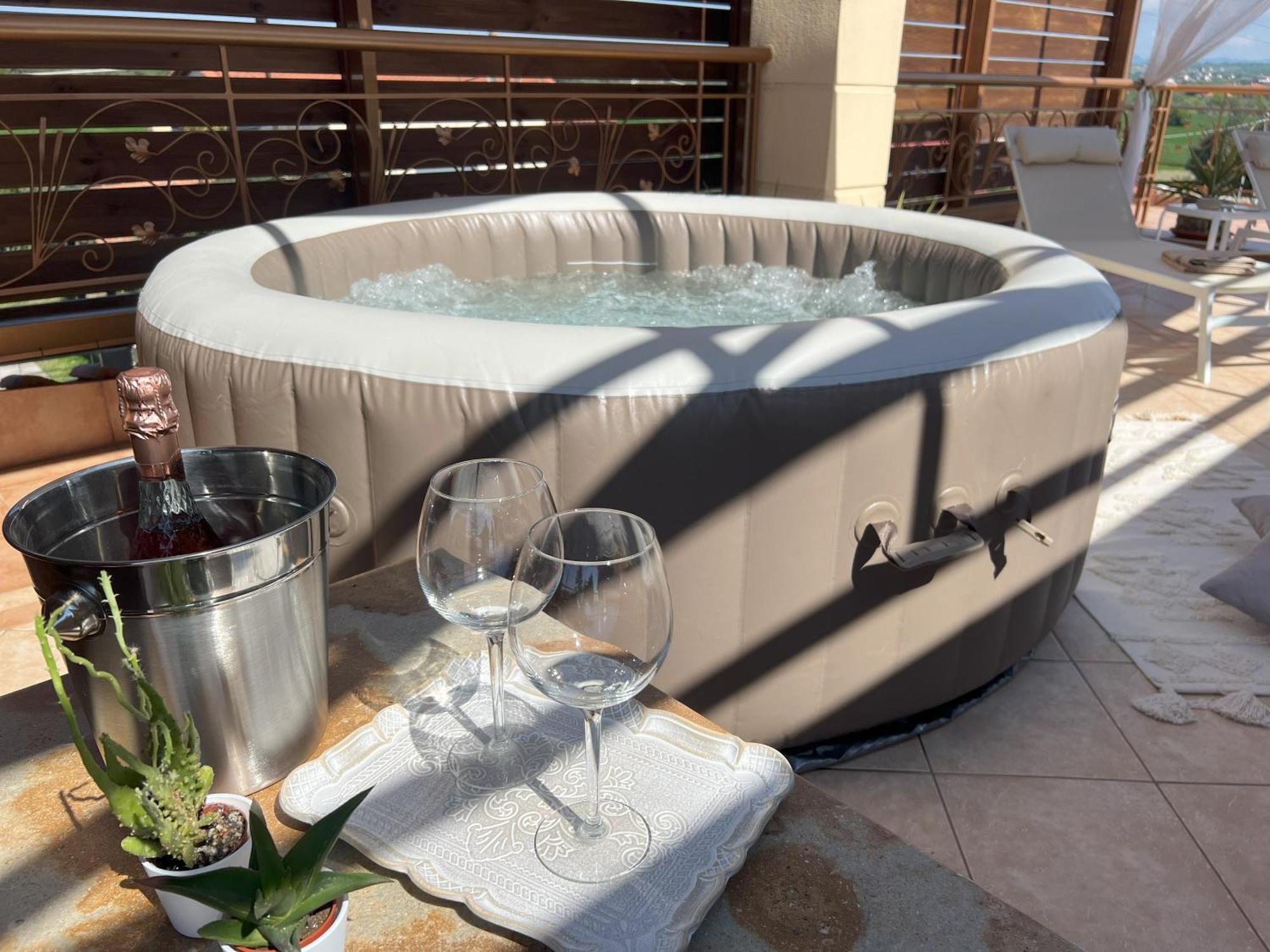 Апартаменты Doormat# Wait 'N Sea, Jacuzzi, Luxury Stone House Эпаноми Экстерьер фото